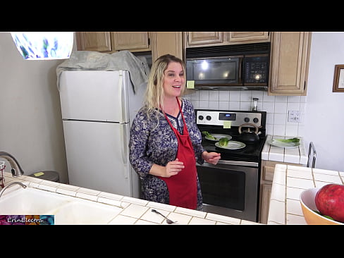 ❤️ Ibu tiri memerah susu dia di dapur sebelum kencannya Sialan di id.passiveincome1.ru